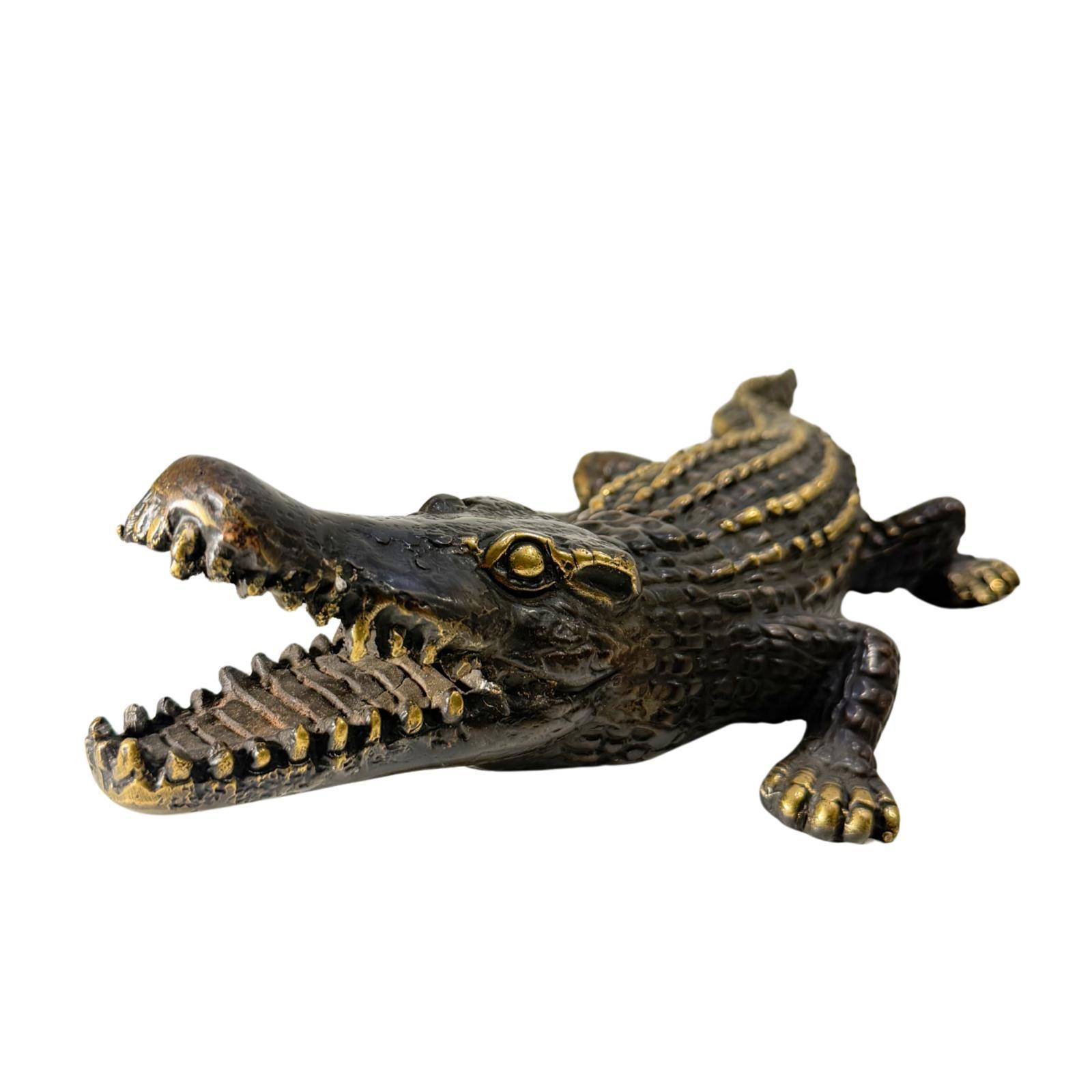 Cocodrilo de bronce