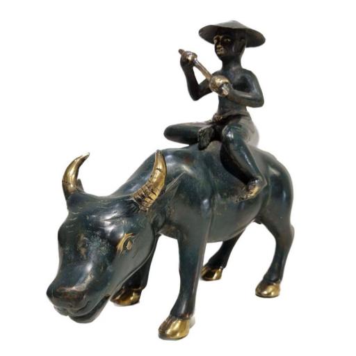 Búfalo y Niño con flauta de bronce