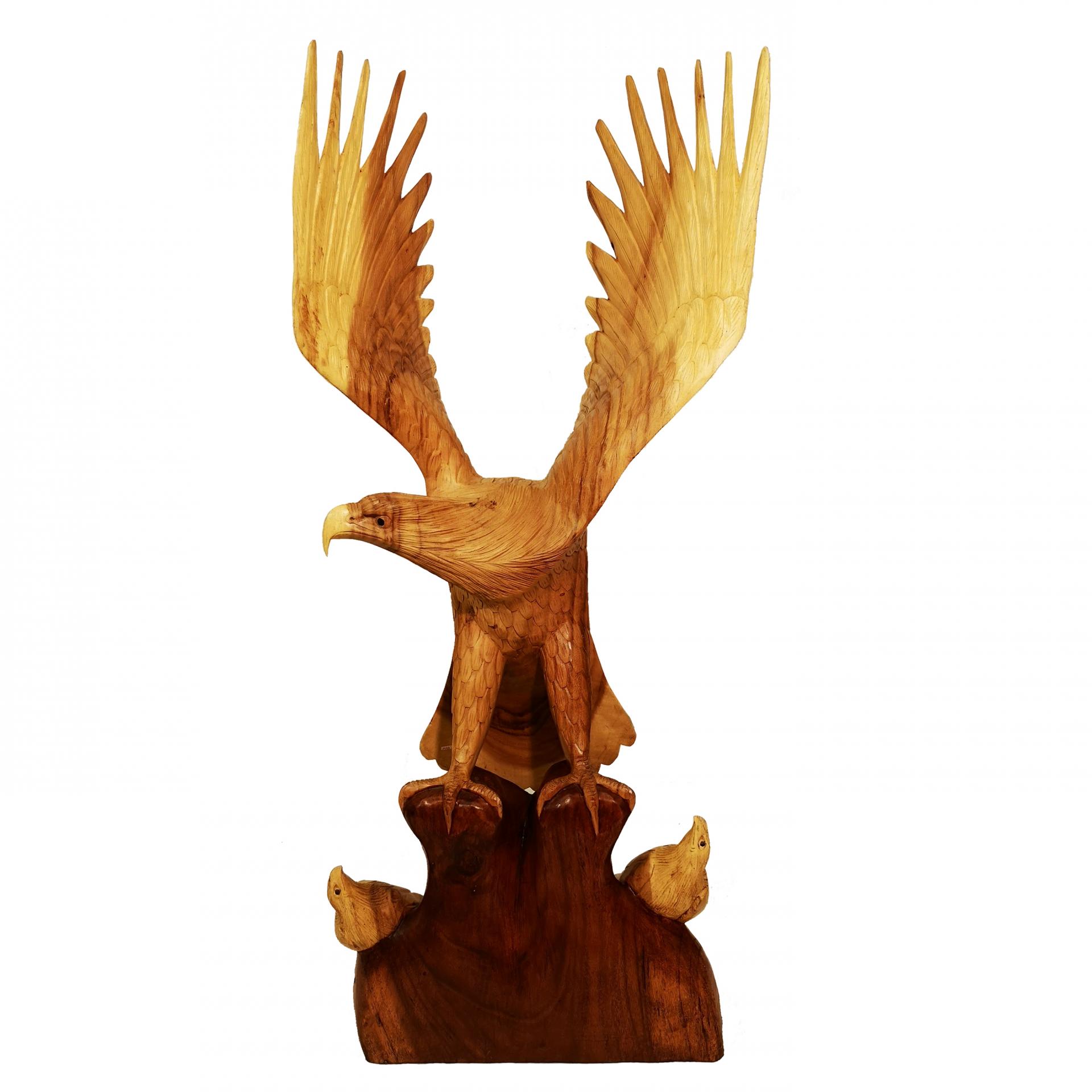 Águila de madera