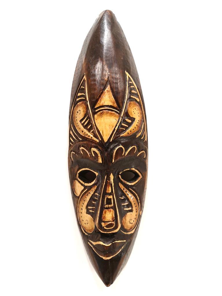 Mascara tribal pintada