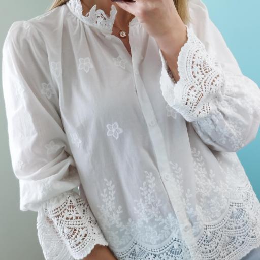 Blusa bordada renda [1]