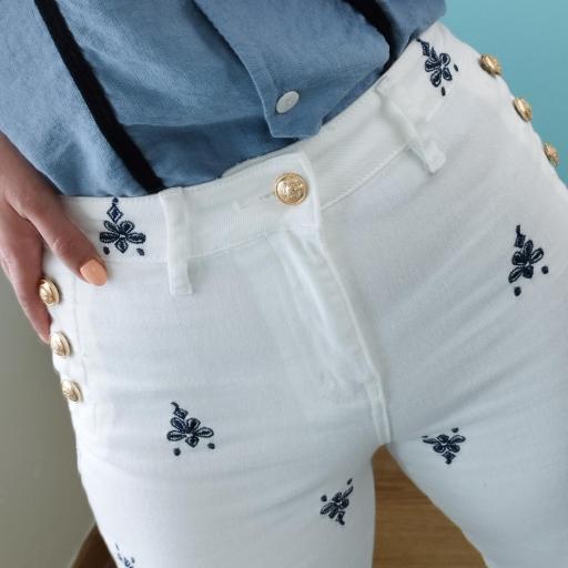 Jeans brancos bordados [1]