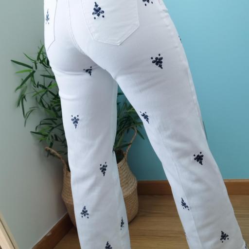 Jeans brancos bordados [2]