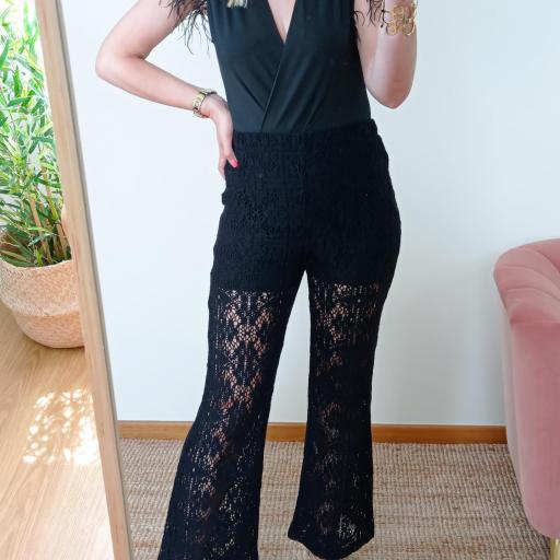 Calça Preta Crochet [3]