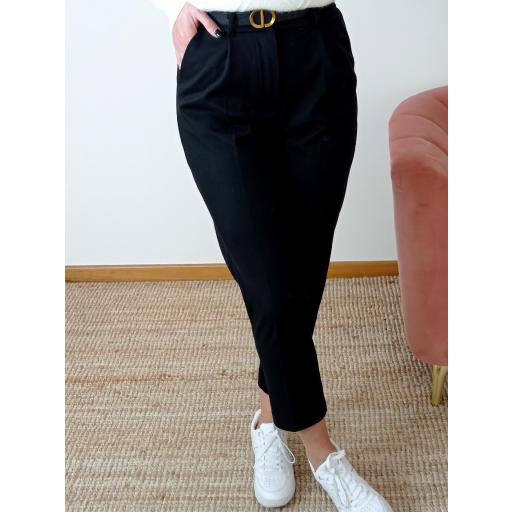 Calças pretas cinto incluído