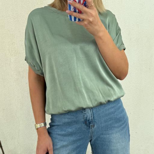 Blusa acetinada verde [1]