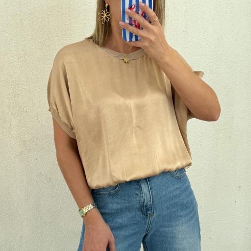 Blusa acetinada dourada [0]
