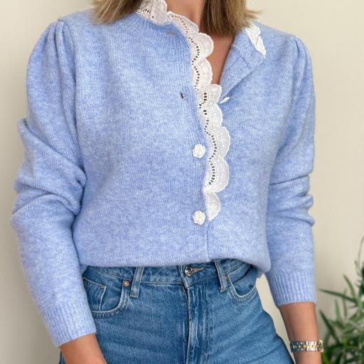 Cardigan azul bordado flor