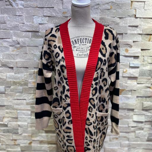 Chaqueta personalizada print beige, negro y rojo [1]