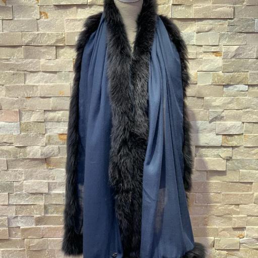 Bufanda cashmere azul marino ribeteada en pelo natural al tono [2]