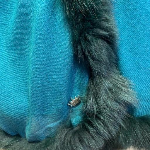 Bufanda cashmere turquesa oscuro ribeteada en pelo natural al tono [1]