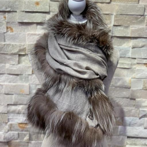 Bufanda cashmere gris ribeteada en pelo natural al tono [0]
