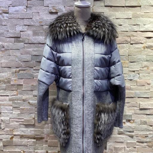Abrigo gris de alpaca con cuello y bolsillos plastrón de zorro  [3]