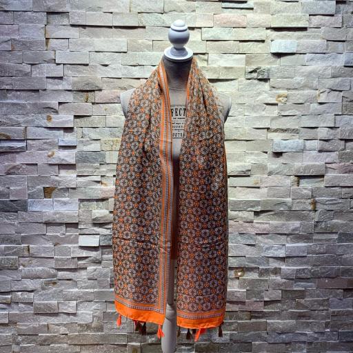 Pañuelo estampado geométrico marrón y naranja [2]