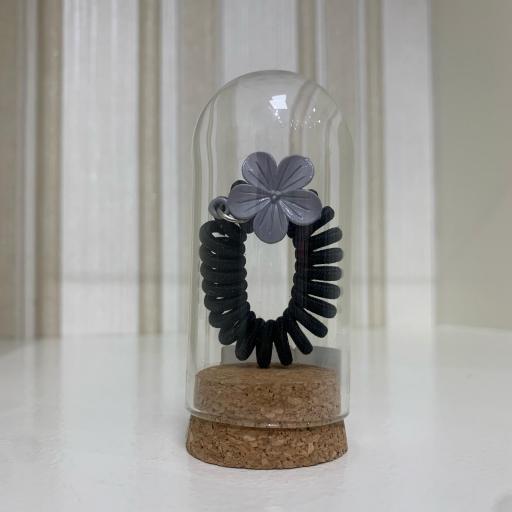 Coletero espiral negro con flor gris en minibote de cristal [0]