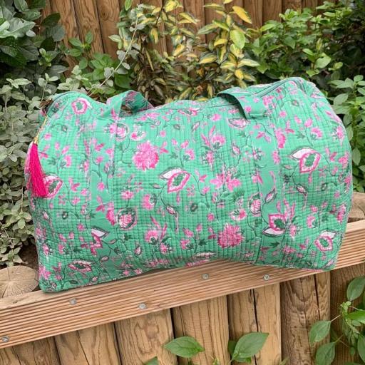 Bolso viaje/maternidad flores rosa y verde menta