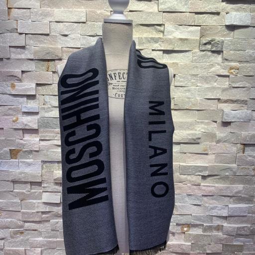 Pañuelo Moschino gris y negro maxi logo [0]