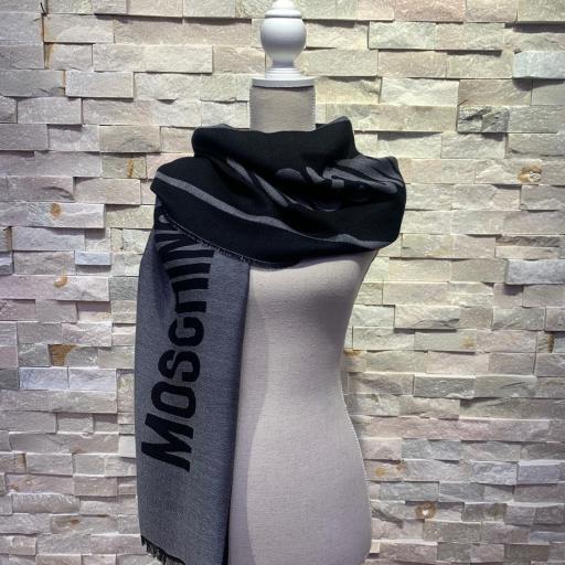 Pañuelo Moschino gris y negro maxi logo [1]