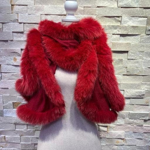 Bufanda cashmere rojo con ribete de pelo natural