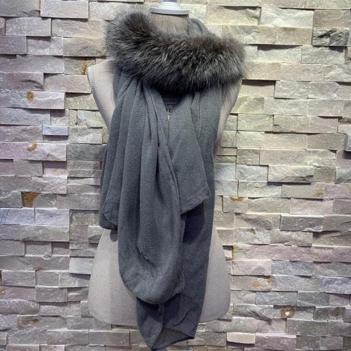 Bufanda cashmere gris con cuello de pelo natural [0]