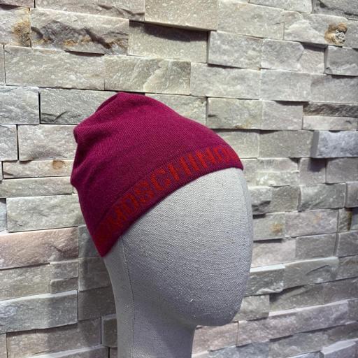 Gorro de Moschino fucsia y rojo