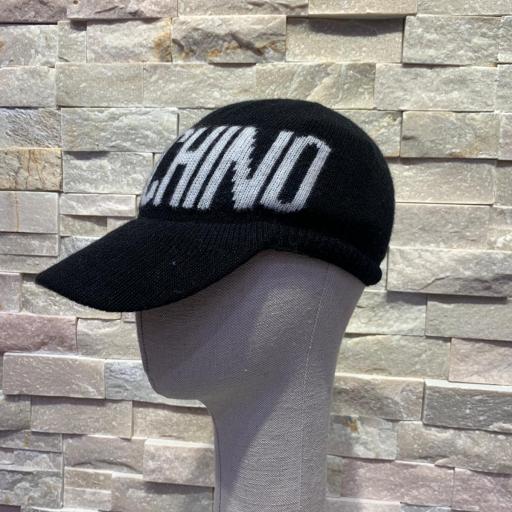 Visera de Moschino blanca y negra [2]