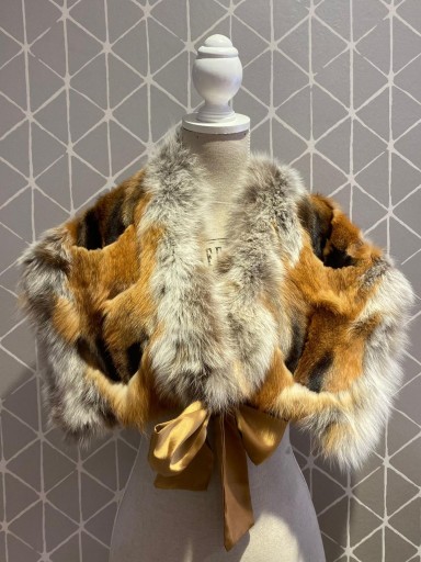 Estola pelo natural con lazo