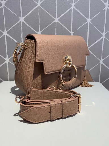 Bolso La Fille des Fleurs ecopiel avellana con solapa y aldaba [1]