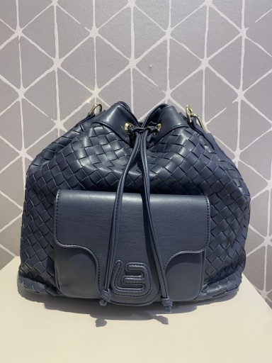 Bolso La Fille des Fleurs ecopiel trenzado azul marino