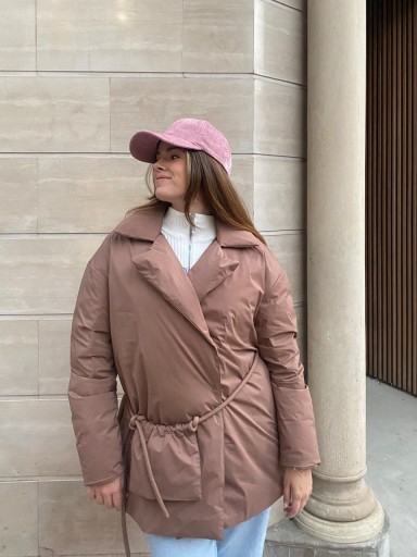 Abrigo con bolsillo y cinturón avellana Emma&Gaia