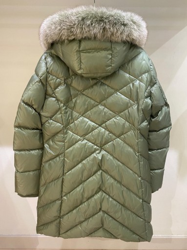 Abrigo Gus verde satinado con capucha de pelo natural [1]