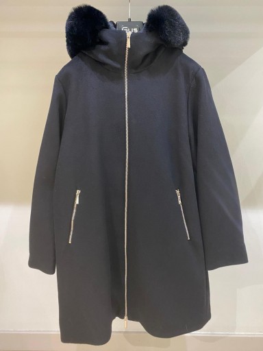 Abrigo Gus paño negro con capucha y chaleco interior