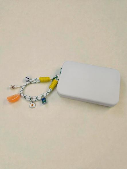 Cartera grande Viajecito blanca charms cremallera verde