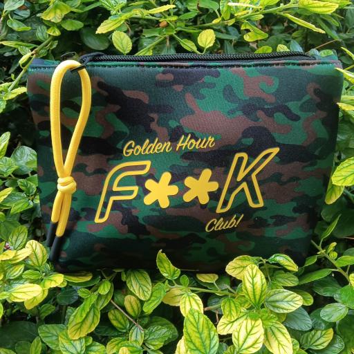 Neceser F**K camuflaje verde y marrón