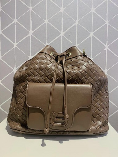 Bolso La Fille des Fleurs ecopiel trenzado marrón