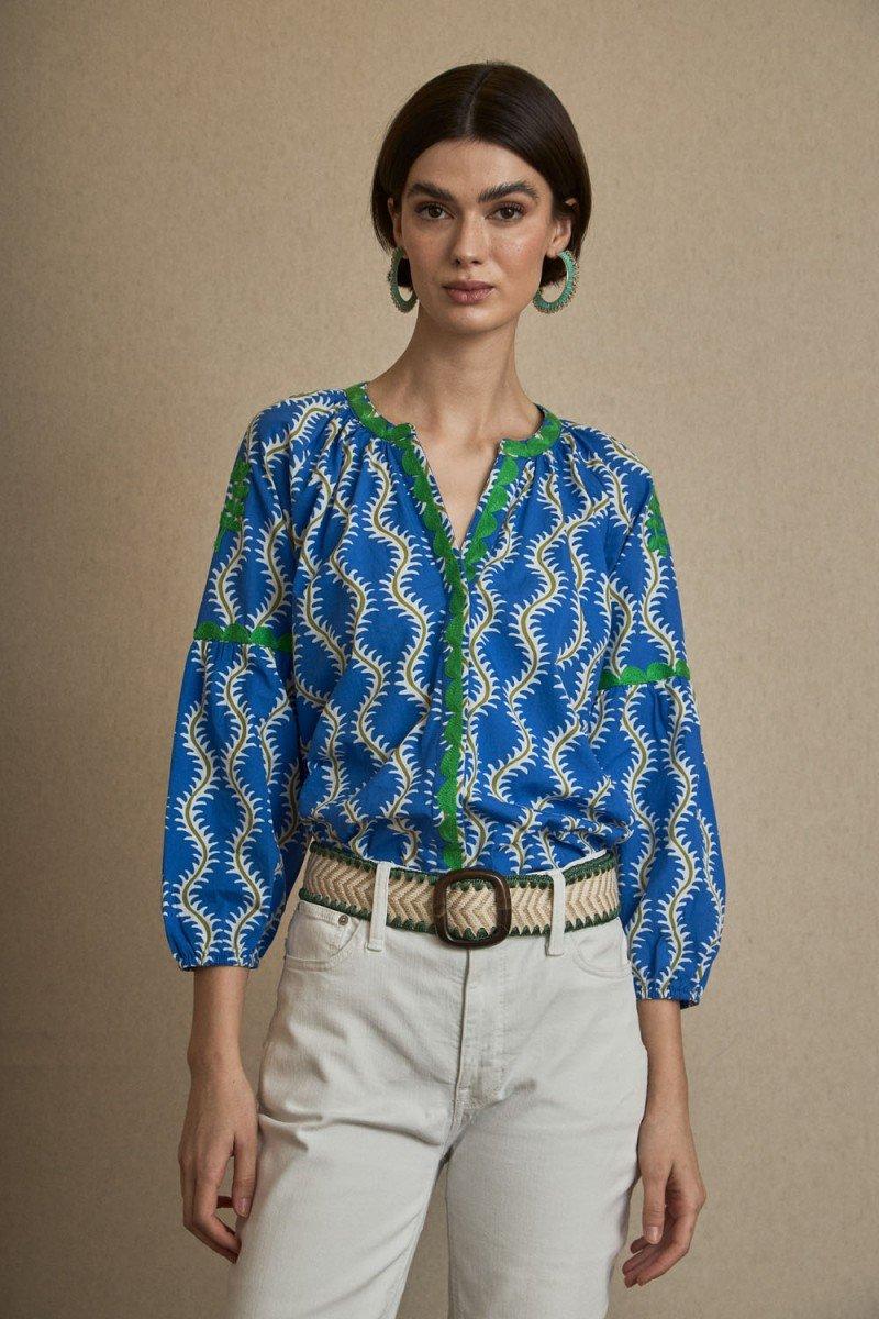 Camisa ondas azul bordada