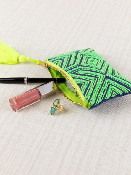 Neceser Latido bordado étnico geométrico verde flúor