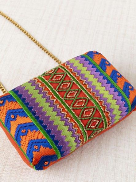 Bolso fiesta Latido étnico bordado greca verde