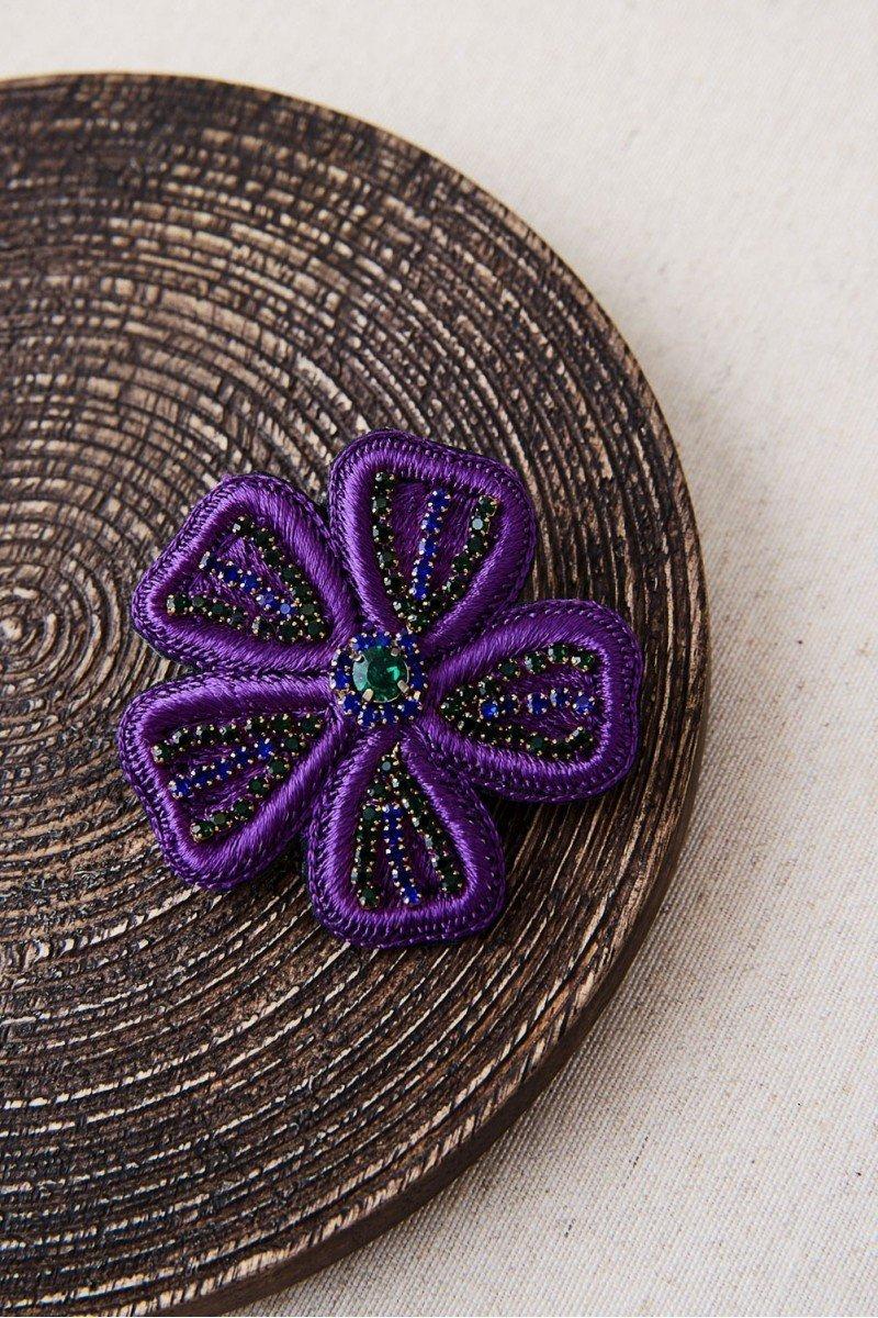 Broche flor morada Latido