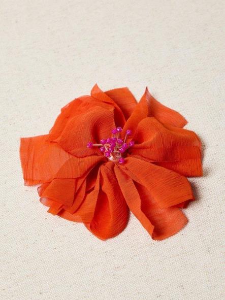Broche Latido flor gasa naranja