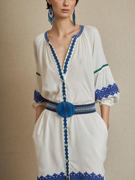 Vestido blanco bordados étnicos azul y verde 