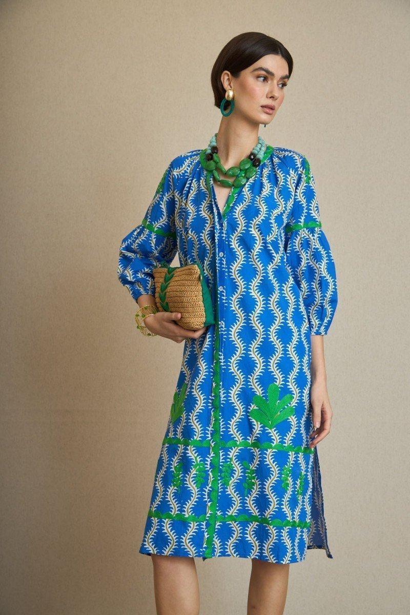 Vestido ondas azul con bordados verdes