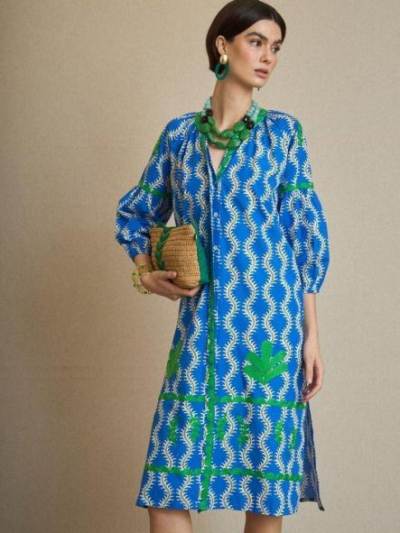 Vestido ondas azul con bordados verdes