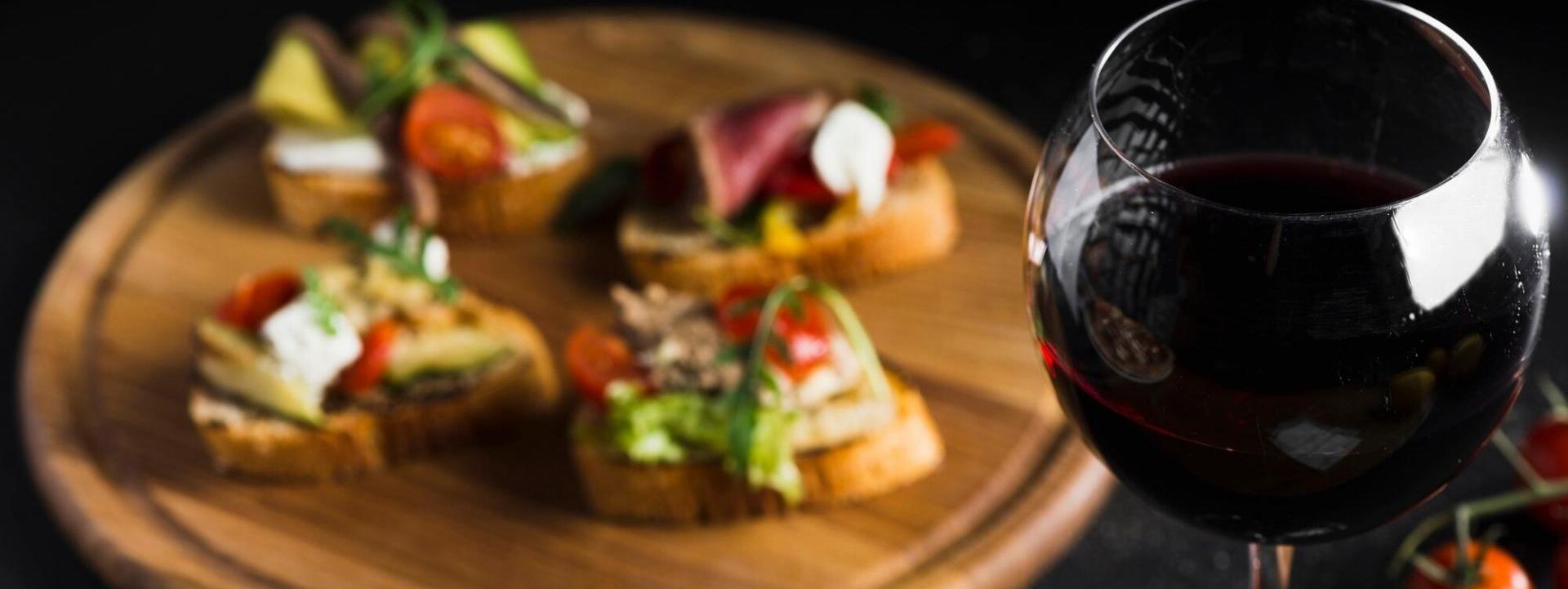 Vino tinto joven: ¿cuándo tomarlo y maridarlo?