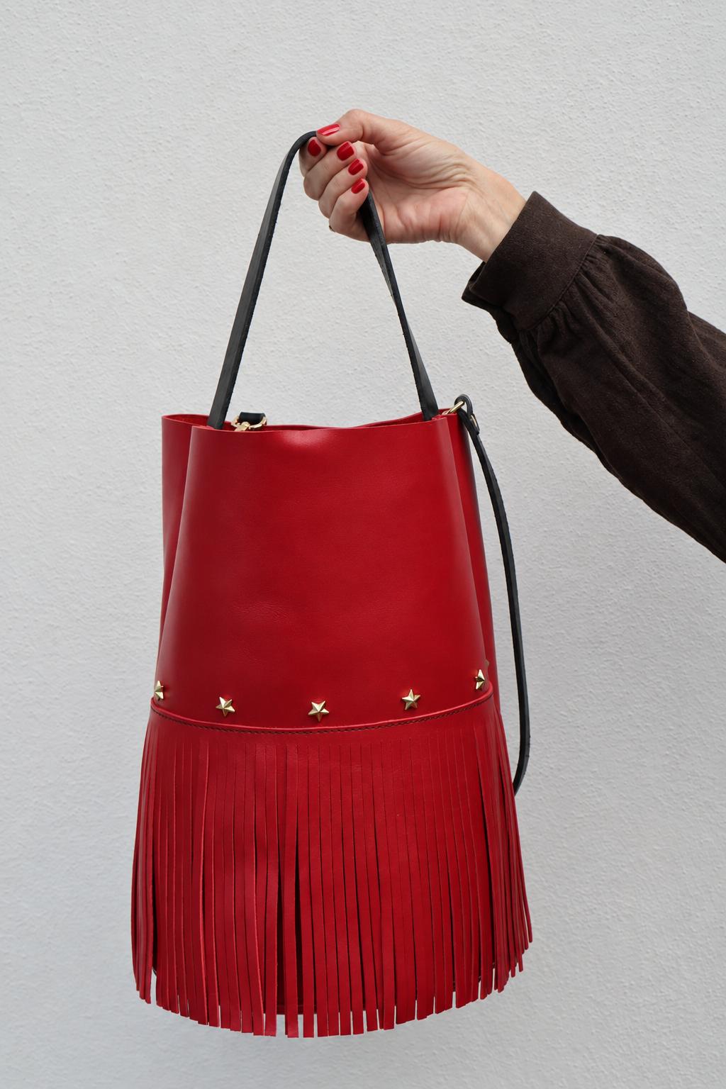 BUCKET FRINGES LIPSTICK