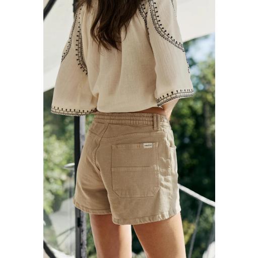 SHORT CINTURA ENGOMADA CORDÓN  [2]