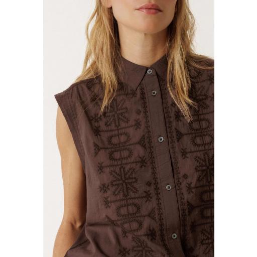 CAMISETA COMBINADA BORDADA 