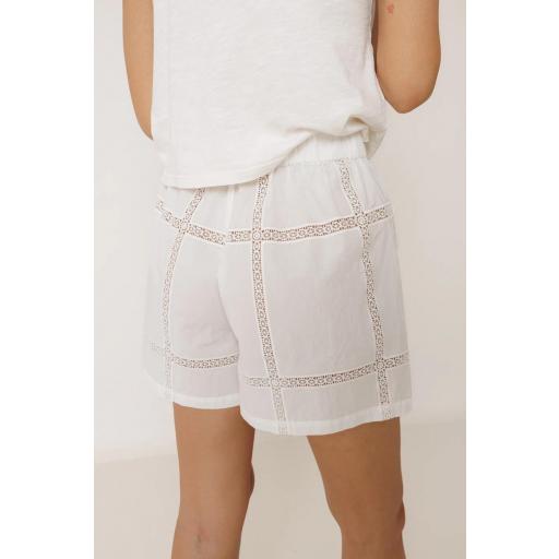 SHORT POPELLIN PUNTILLAS  [2]