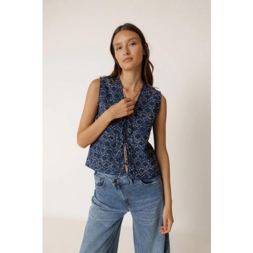 CHALECO ENGOMADO CON LAZADA 