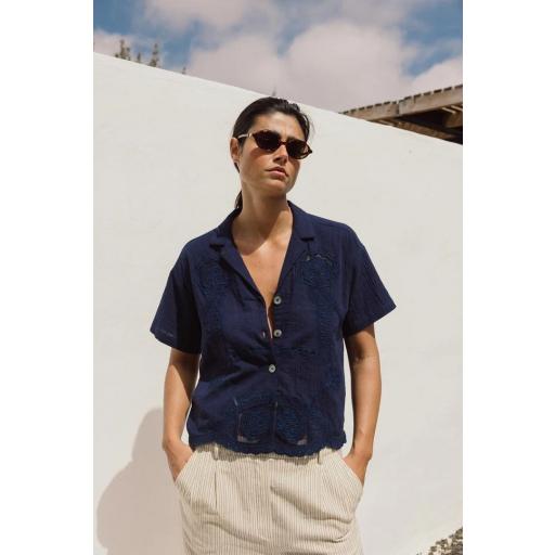 CAMISA BORDADOS PERFORADAS